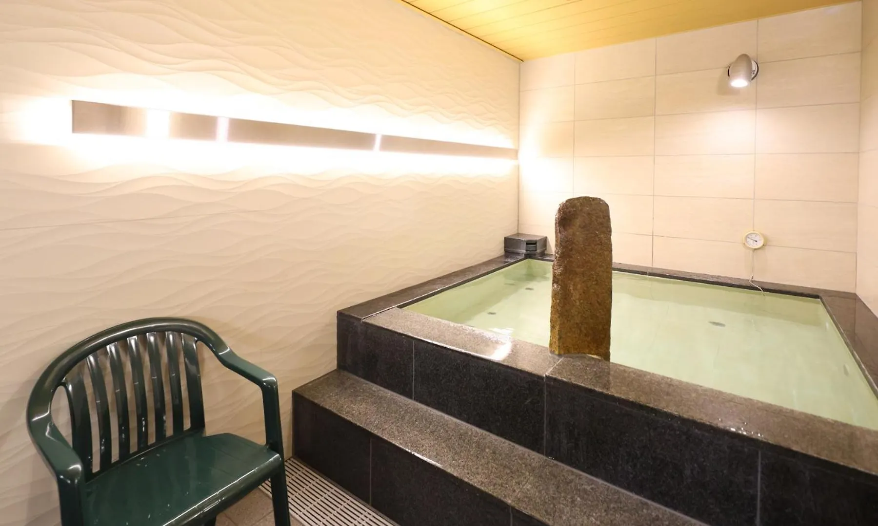 横浜アリーナ近くの格安ホテル4選|コスパ重視の宿泊ガイド